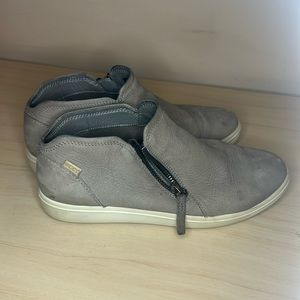 Women’s ECCO soft, low, zip up sneaker booties